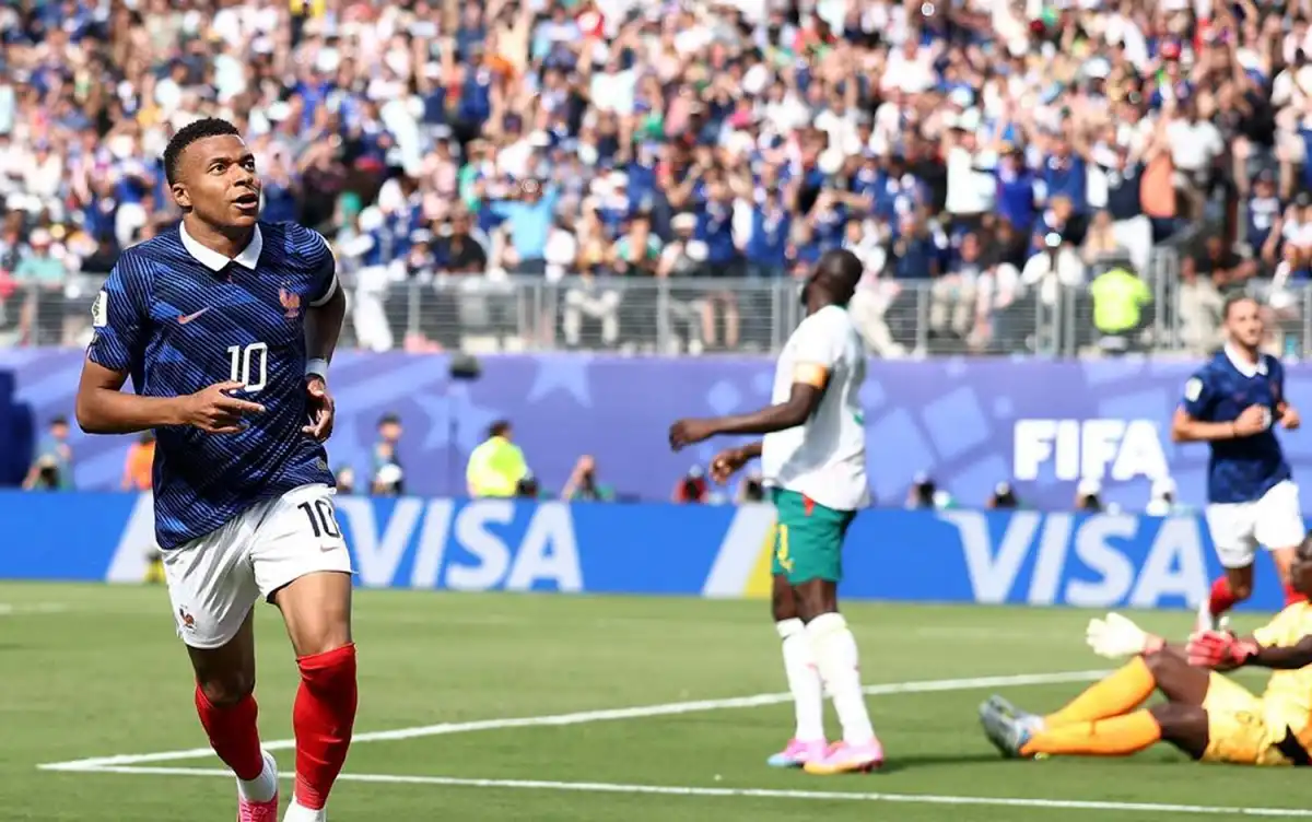 Mbappé anotó un doblete frente a Senegal, va por el récord histórico de Klose y Francia sueña con la tercera estrella