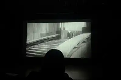 Afuera, el Mundial; adentro del cine, Metrópolis