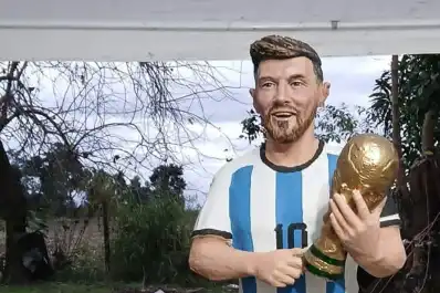 La historia detrás de la estatua de Messi en Tucumán: fue hecha en 10 días y su autor admite que quiere retocarla