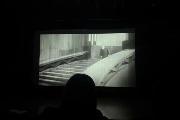 Afuera, el Mundial; adentro del cine, Metrópolis