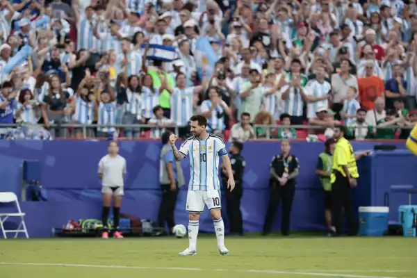 Con un triplete de Lionel Messi, Argentina aplastó a Argelia en el debut del Mundial 2026