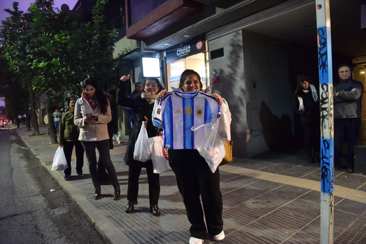 APUROS. Los tucumanos se apuraron para llegar a ver el partido. 