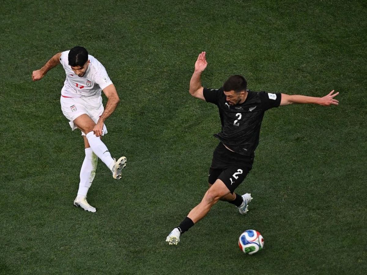 BLOQUEO. Tim Payne mostró un buen desempeño defensivo en el debut de los 