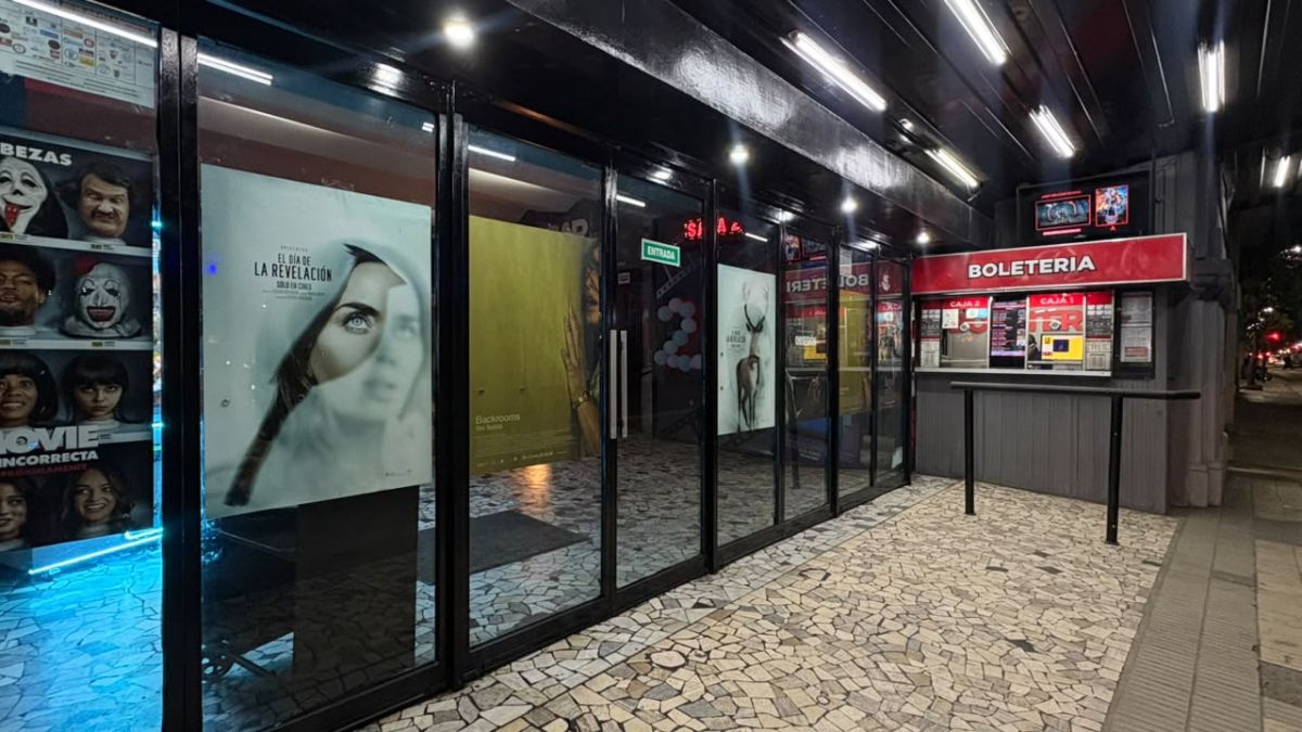 EN EL CINE ATLAS. En el Atlas esperaban una de las noches más tranquilas del año por el debut argentino.