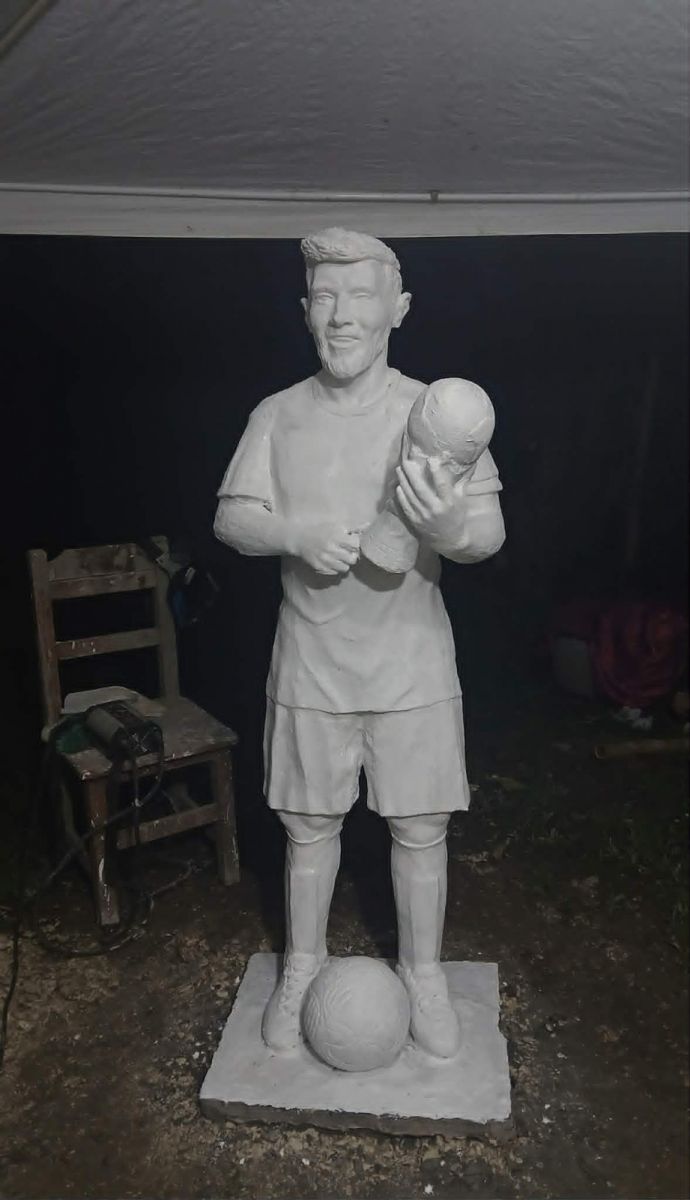 La historia detrás de la estatua de Messi en Tucumán: fue hecha en 10 días y su autor admite que quiere retocarla