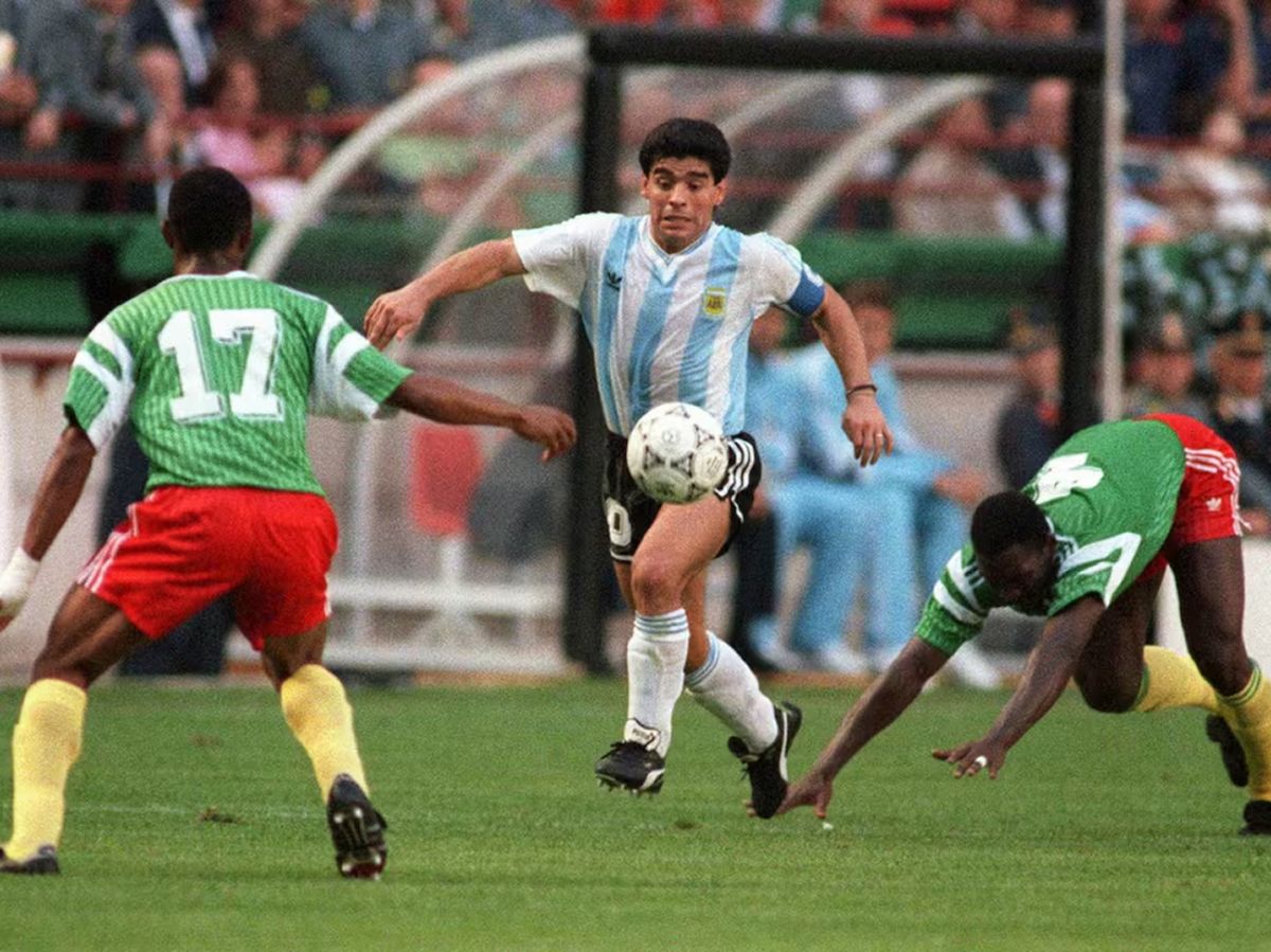 RECUERDO DOLOROSO. En 1990, Argentina llegaba como la defensora del título y cayó en el debut 1-0 frente a Camerún.