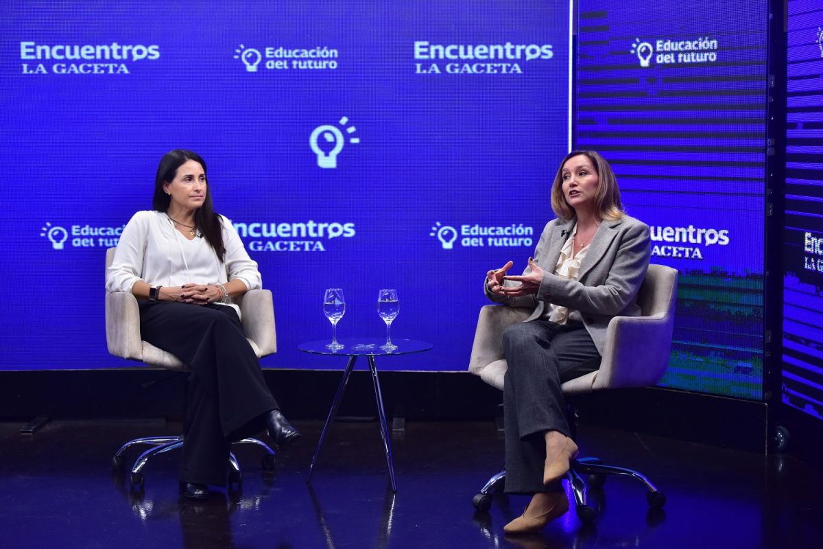 VOCES. María José Iparraguirre y Adela Tineo durante su exposición en 