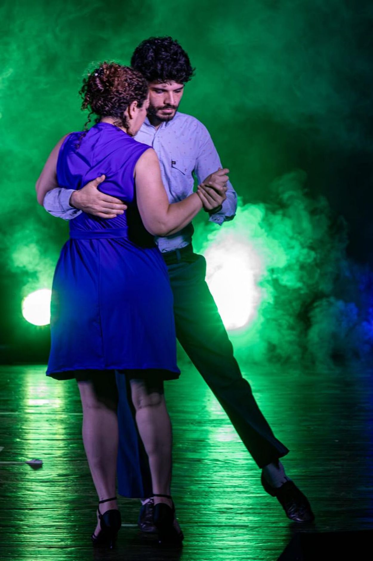 SENSACIONES. Según Leandro, dentro del “abrazo” del tango pasan cosas.