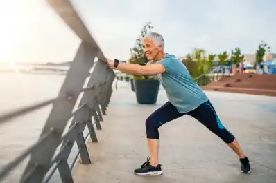 Expertos revelan el hábito diario que fortalece la estabilidad y el equilibrio a cualquier edad