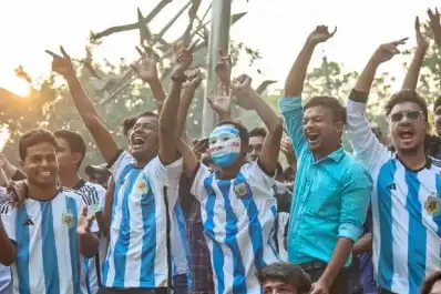 A 17.000 kilómetros de distancia: Bangladesh enloqueció con Messi y volvió a demostrar su fanatismo por Argentina