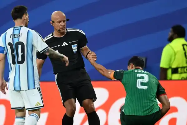 Tras el debut, comentaristas de México y España cargaron contra Messi por una jugada polémica