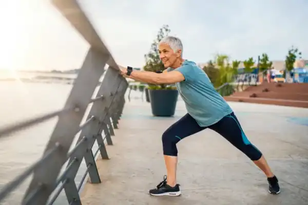 Expertos revelan el hábito diario que fortalece la estabilidad y el equilibrio a cualquier edad