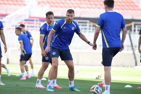 Suiza y Bosnia-Herzegovina chocan por el grupo B del Mundial: a qué hora juegan, TV y formaciones