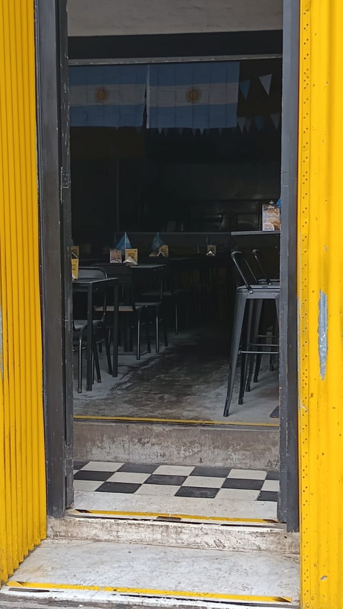 PUERTAS ADENTRO. El local sufrió importantes daños materiales. LA GACETA/FOTO DE LUIS DUARTE