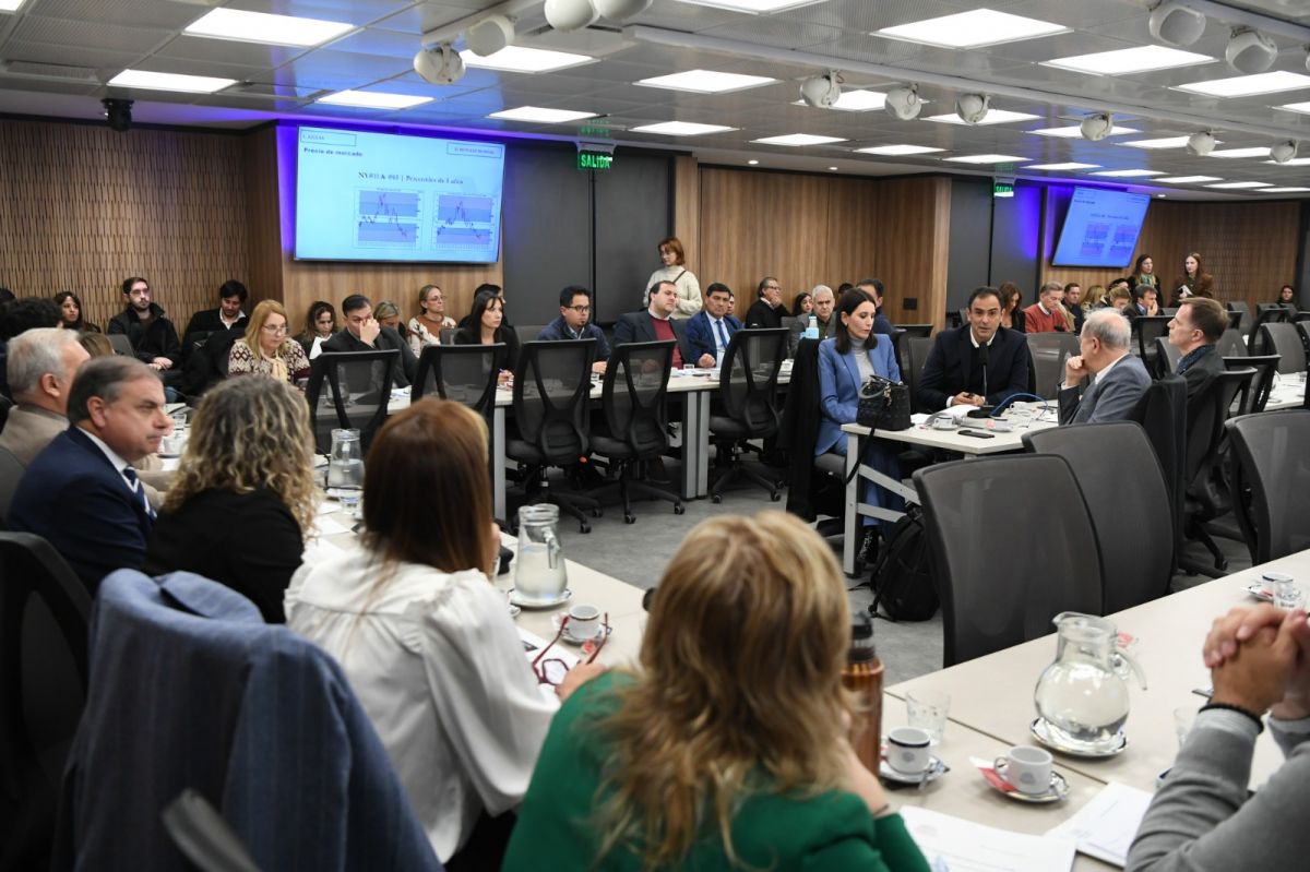 Reunión informativa de las comisiones de Comercio y de Pequeñas y Medianas Empresas. DIPUTADOS