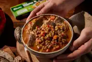 Cómo hacer un guiso de lentejas riquísimo en menos de una hora: la receta exprés para los días de frío