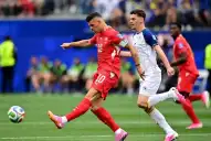 Suiza encontró los goles sobre el final, superó a Bosnia y quedó al borde de la clasificación