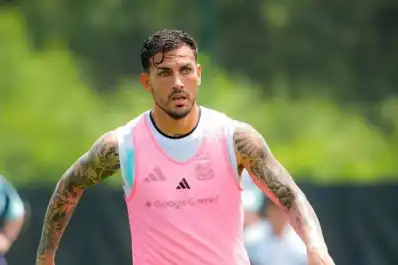 La pieza que extrañó Scaloni: Paredes está listo para volver y Argentina recupera una solución clave
