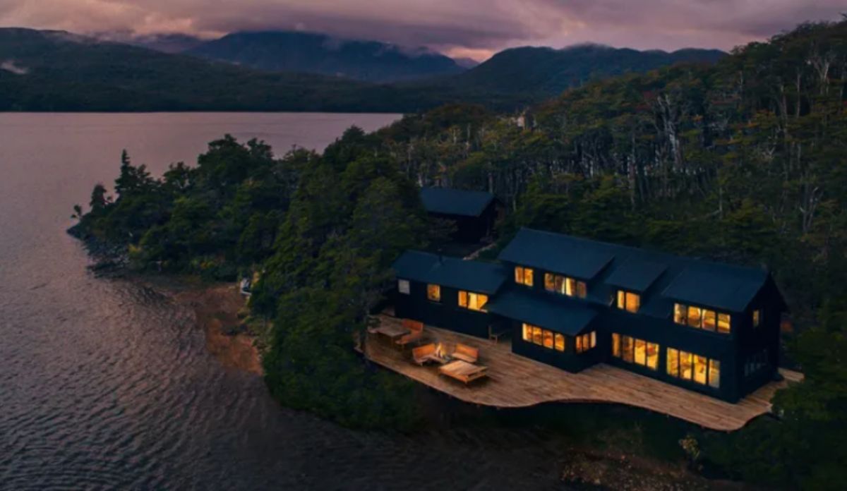 Así es la isla privada de Francis Mallmann en la Patagonia: lujo, nieve y cocina al fuego