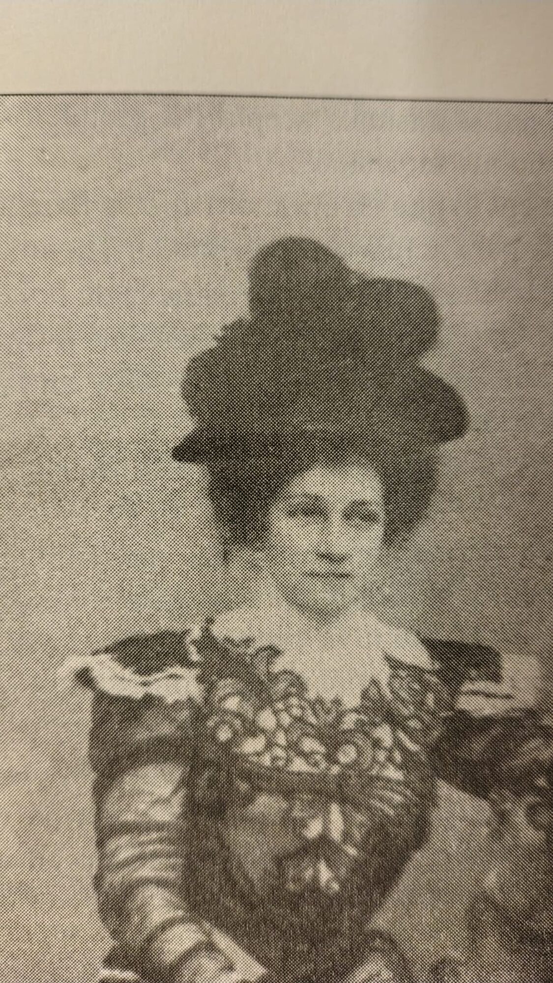 Recuerdos fotográficos: ¿dónde y cuándo nació Lola Mora?
