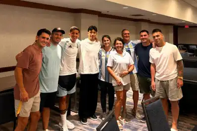 Tres campeones del mundo comieron un asado preparado por una familia tucumana en Kansas City