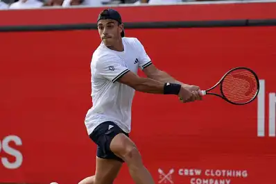 Susto y triunfo: Francisco Cerúndolo recibió un pelotazo en la cara pero avanzó a semis de Queen's