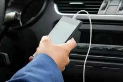 Murió la mujer a la que le explotó el celular mientras lo cargaba en el auto: estaba internada con graves quemaduras