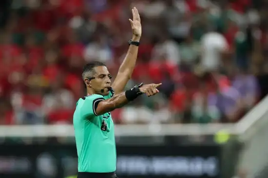 550x367_quien-amin-mohamed-omar-arbitro-designado-para-argentinaaustria-mundial-1141841-122249.webp