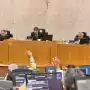 Es una vergüenza: los cruces por la desafectación de una calle estallaron fuera de la Legislatura