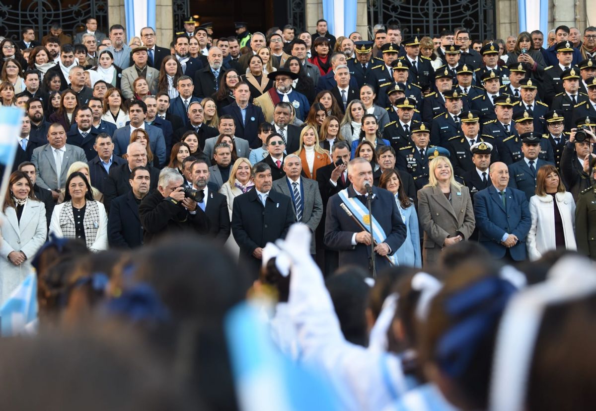 El gobernador y distintos funcionarios participaron la ceremonia. LA GACETA / ANALÍA JARAMILLO