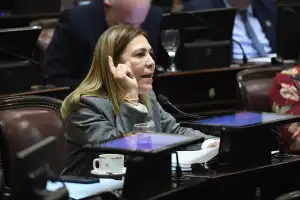 Beatriz Avila busca una ley nacional para aliviar a las familias endeudadas