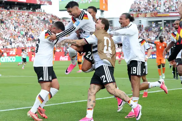 Alemania dio vuelta el partido y selló su pase a la siguiente ronda