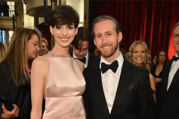 Anne Hathaway embarazada: la romántica historia con Adam Shulman, el hombre con el que espera su tercer hijo
