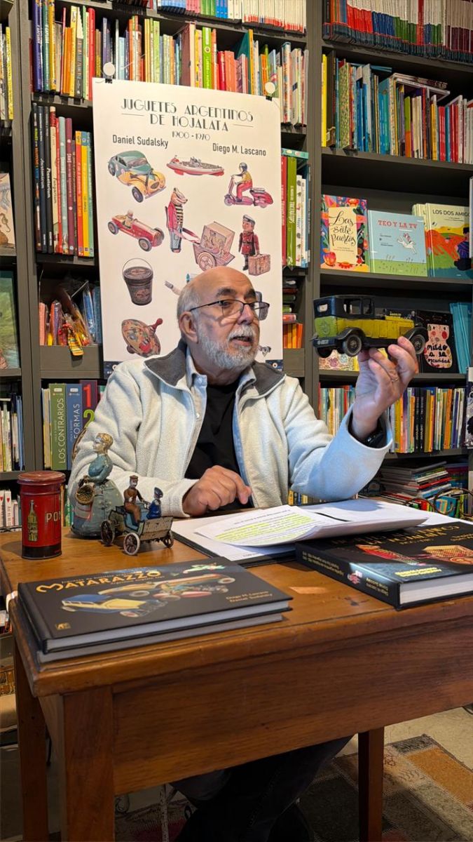 El coleccionista que reconstruyó la historia de los juguetes de hojalata
