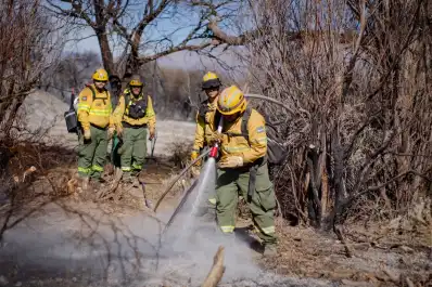 Continúan los incendios forestales en Cafayate y sigue el operativo de combate