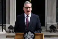 Renunció el primer ministro británico en medio de una crisis institucional