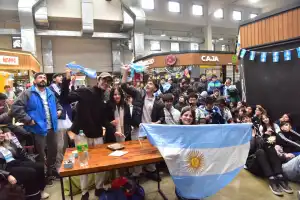 El Mercado Municipal de Tafí Viejo se vistió de celeste y blanco para alentar a la Selección
