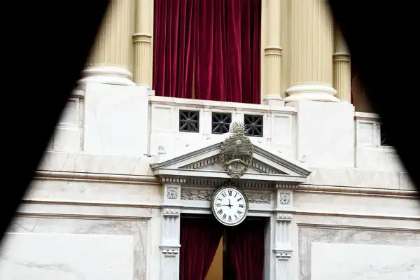 Diputados sesionará mañana para avanzar en la interpelación de Adorni