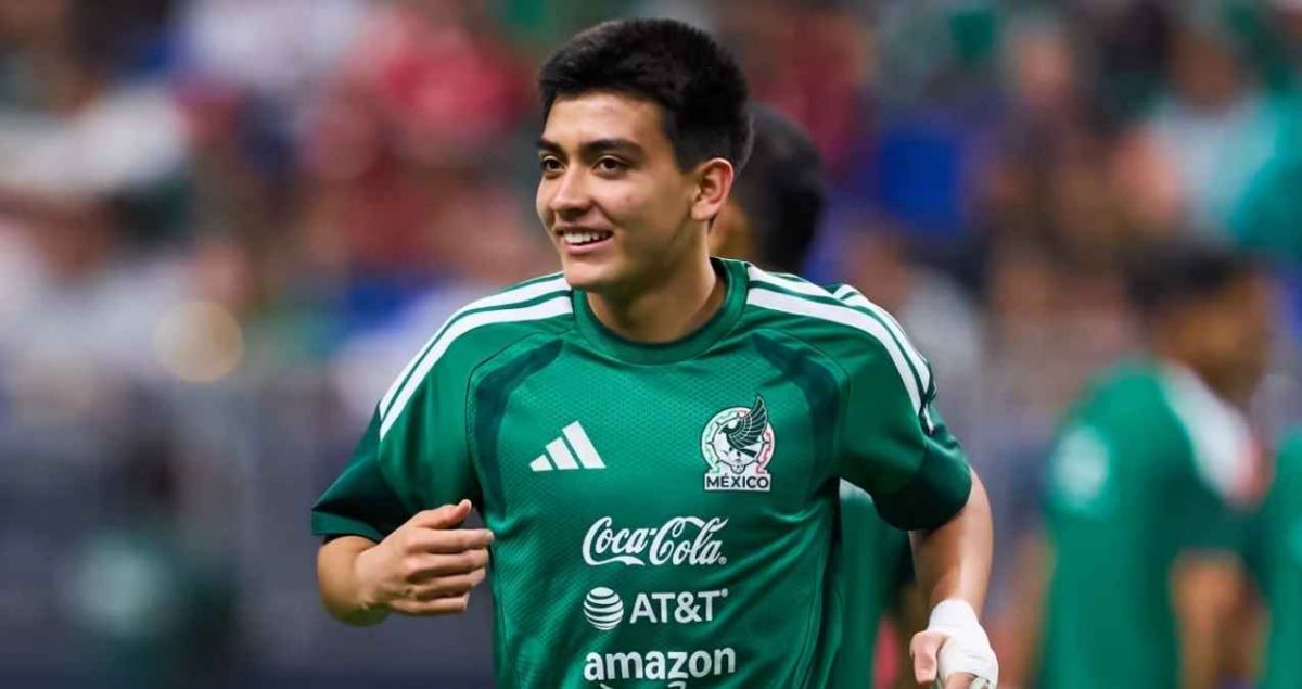 GILBERTO MORA. El mexicano hizo historia al convertirse en el futbolista más joven de su país en jugar un Mundial después de 98 años.