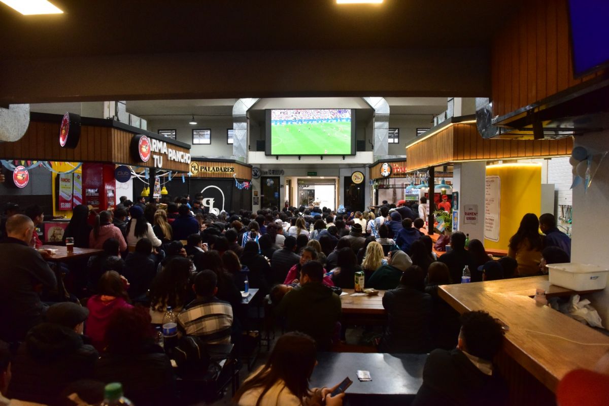 El Mercado Municipal de Tafí Viejo se vistió de celeste y blanco para alentar a la Selección