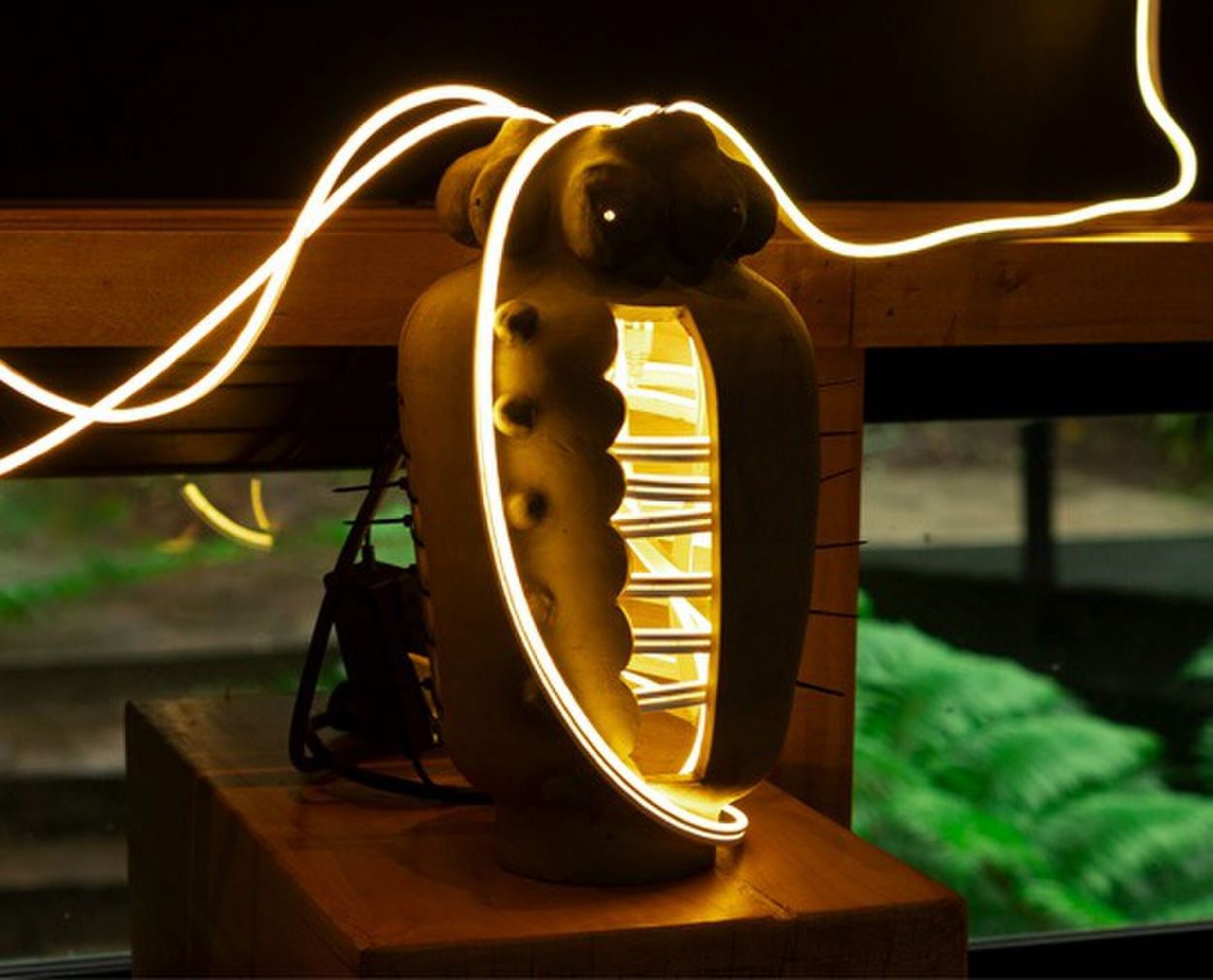 “SEGUIR EL RASTRO...”. La Pieza 7, una escultura calada con luz led.