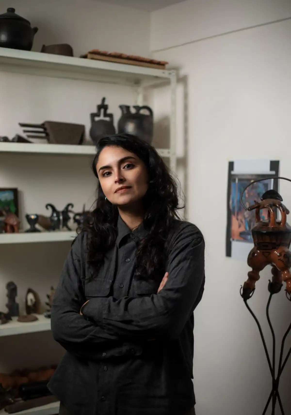 Arte contemporáneo: Evi Tártari bucea su historia personal en piezas de cerámica