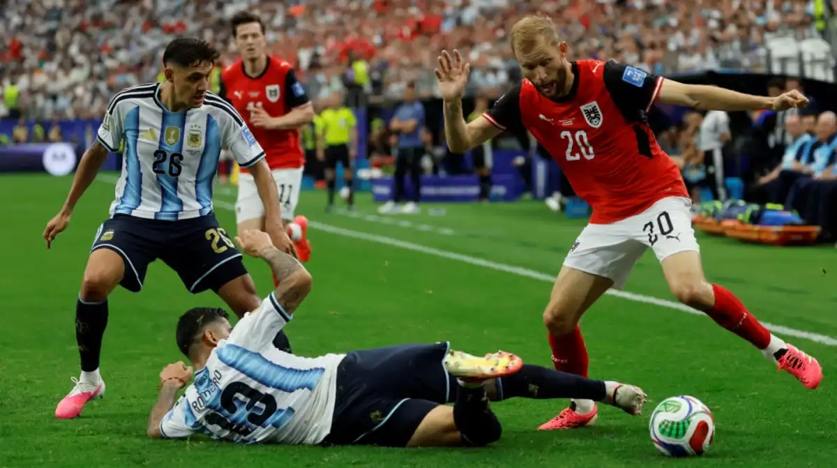 El principal diario deportivo de Francia cuestionó a la Selección argentina pese al triunfo contra Austria