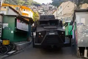 Terror en Río de Janeiro: turistas vivieron un tiroteo de 20 minutos entre el Comando Vermelho y la Policía Militar
