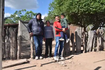 Hace 19 años vive en un pueblo sin luz: así sigue el Mundial en el norte santiagueño