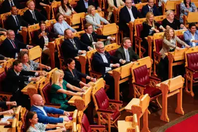 Curioso homenaje: legisladores noruegos sorprendieron con la tradicional “remada vikinga”