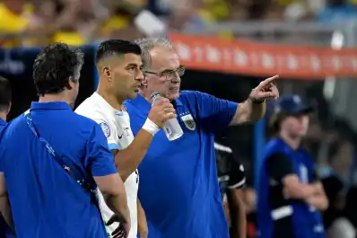 Luis Suárez lanzó un mensaje a Bielsa en plena crisis de Uruguay: Esperemos que tome el camino correcto