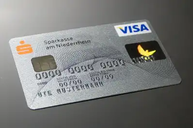 Tarjeta de crédito: cómo pagar los consumos en dólares y evitar impuestos adicionales