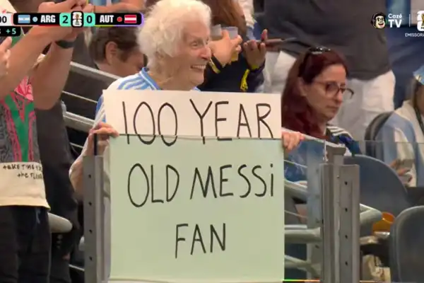 Tiene 100 años, millones de seguidores y una pasión por Messi: quién es Pauline Kana