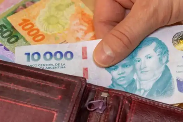 Los salarios subieron 3,7% en abril y le ganaron a la inflación, según el Indec